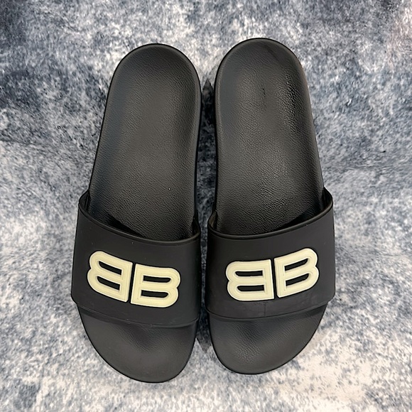 AUTHENIC BALENCIAGASIZE 43UK 10US Glow-in-the-dark Bb Logo